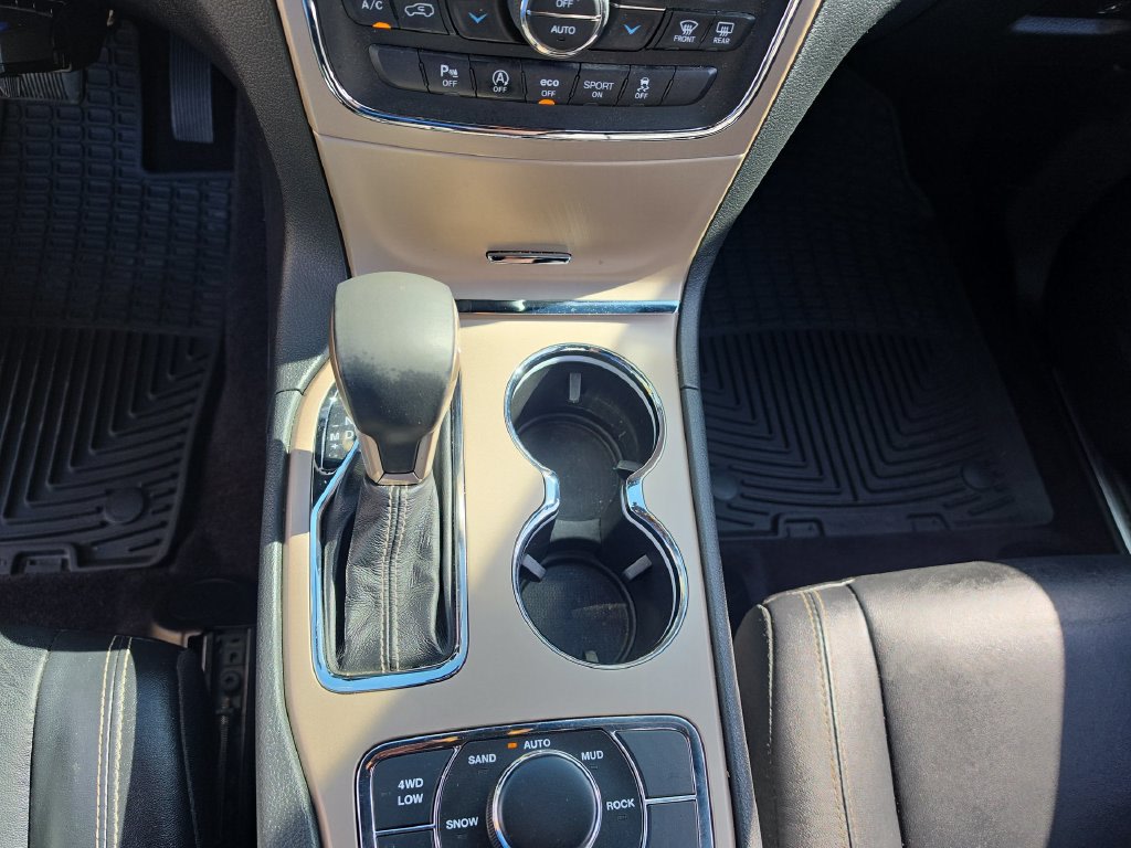 Thumbnail: 2016 Jeep Grand Cherokee - 11