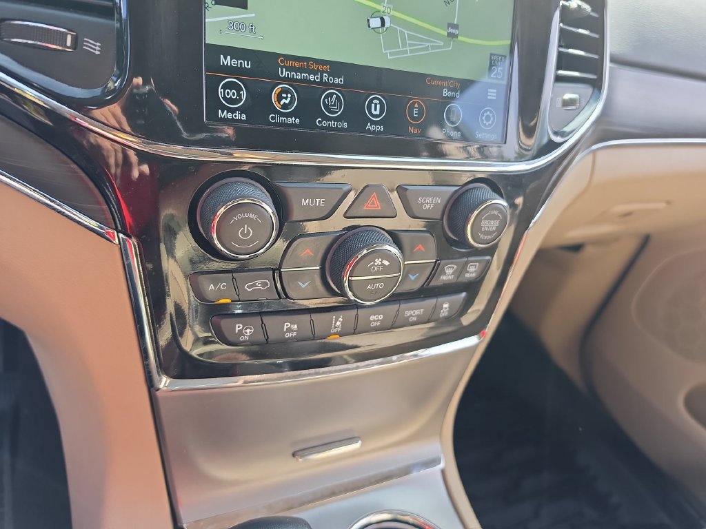 Thumbnail: 2021 Jeep Grand Cherokee - 24
