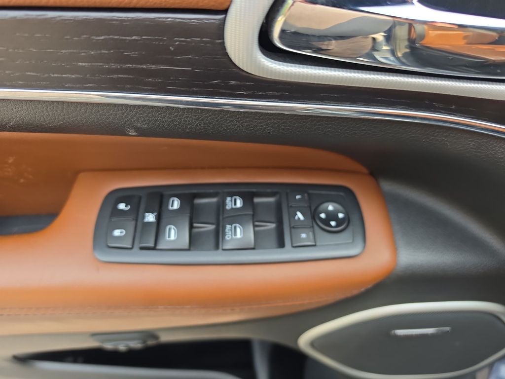 Thumbnail: 2020 Jeep Grand Cherokee - 21