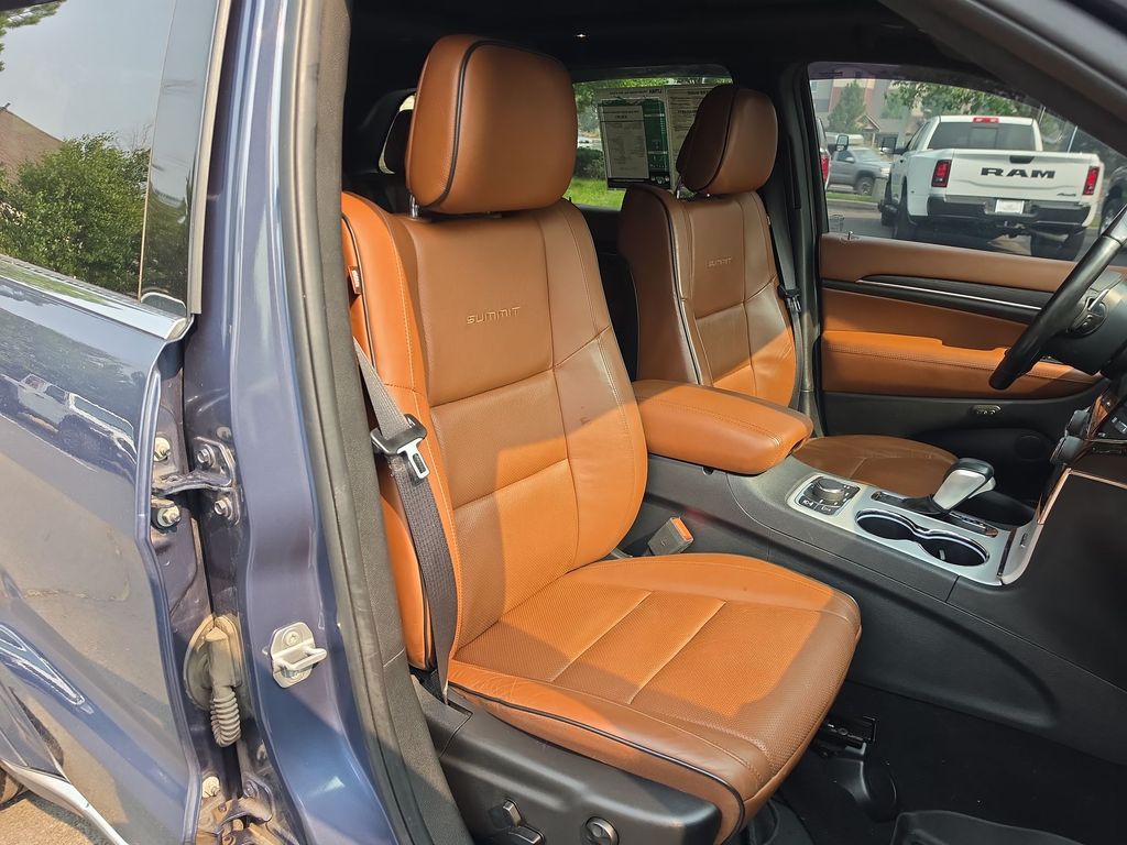 Thumbnail: 2020 Jeep Grand Cherokee - 8