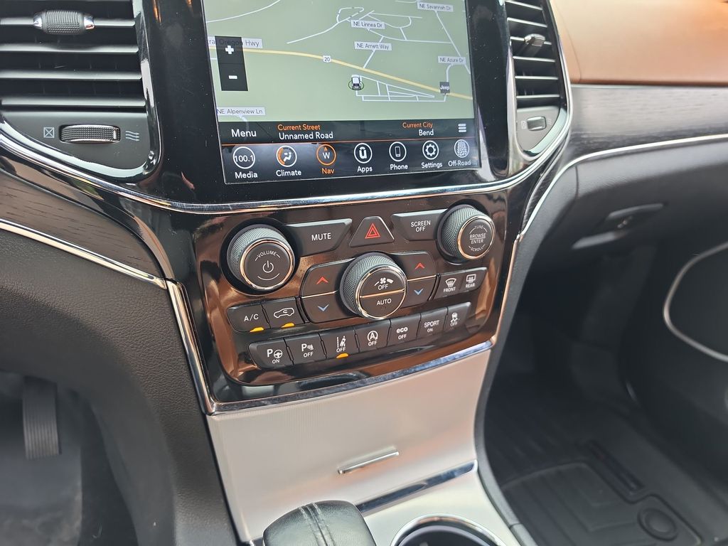 Thumbnail: 2020 Jeep Grand Cherokee - 24
