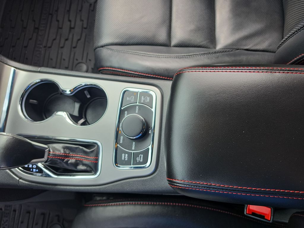 Thumbnail: 2020 Jeep Grand Cherokee - 25