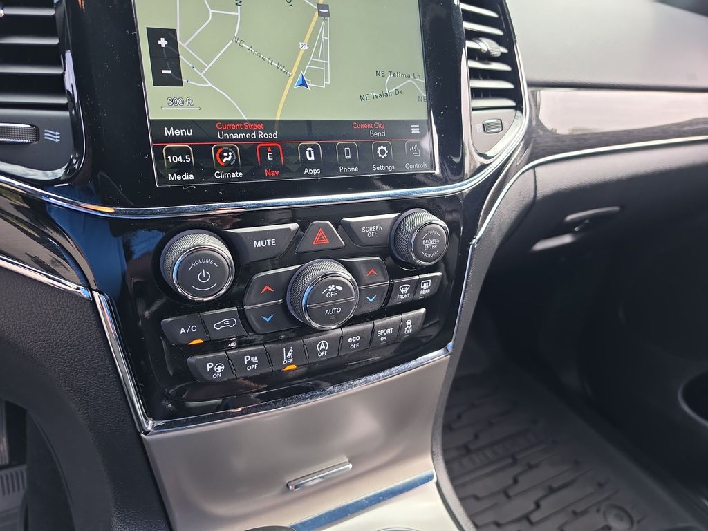 Thumbnail: 2020 Jeep Grand Cherokee - 24