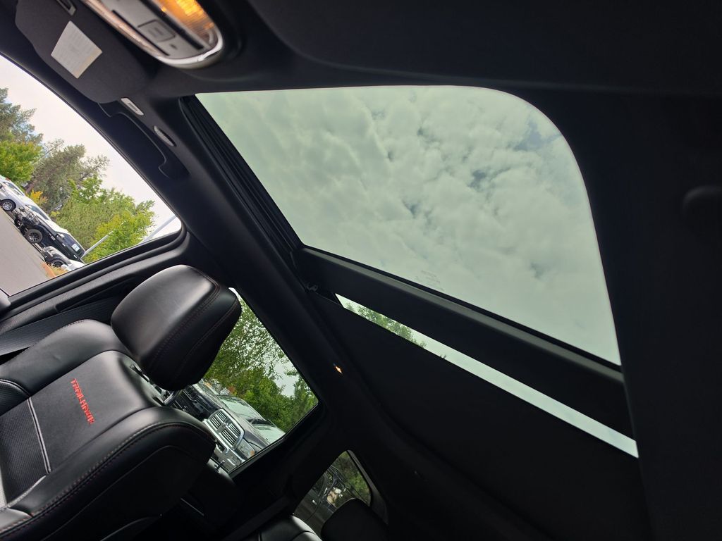 Thumbnail: 2020 Jeep Grand Cherokee - 26