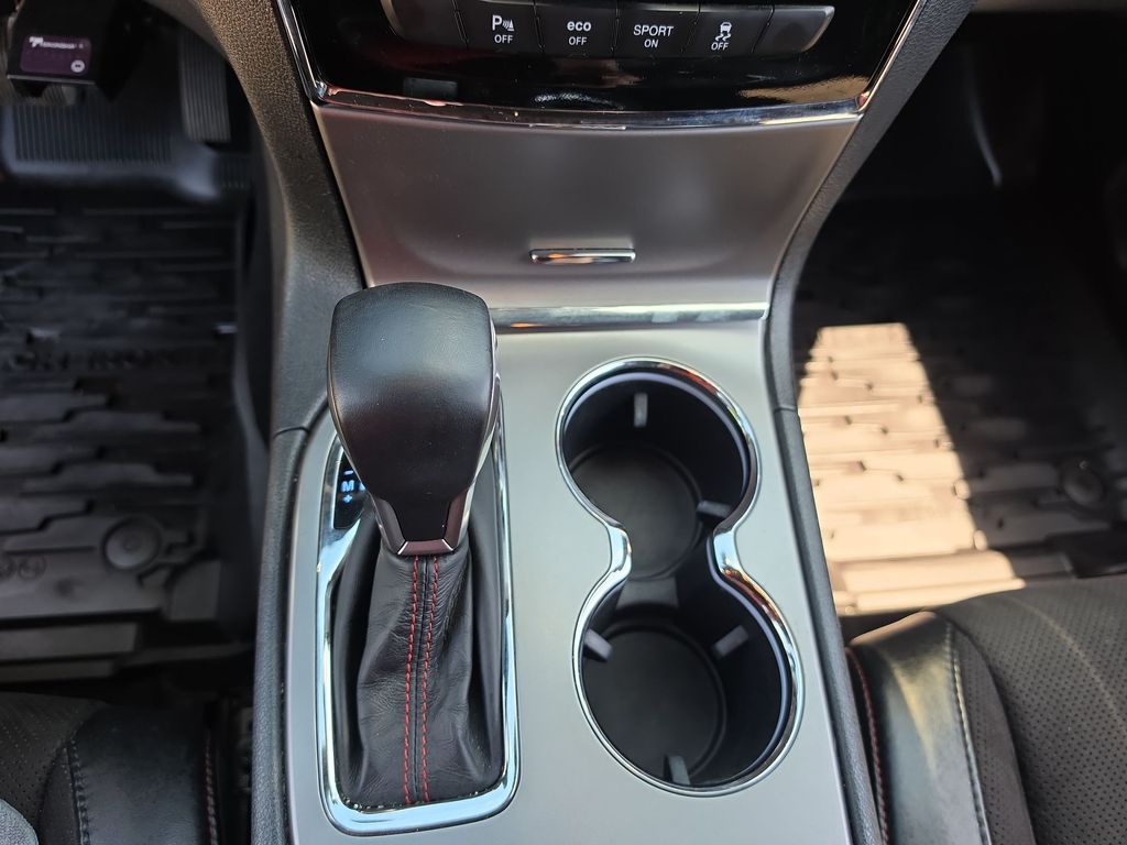 Thumbnail: 2020 Jeep Grand Cherokee - 12