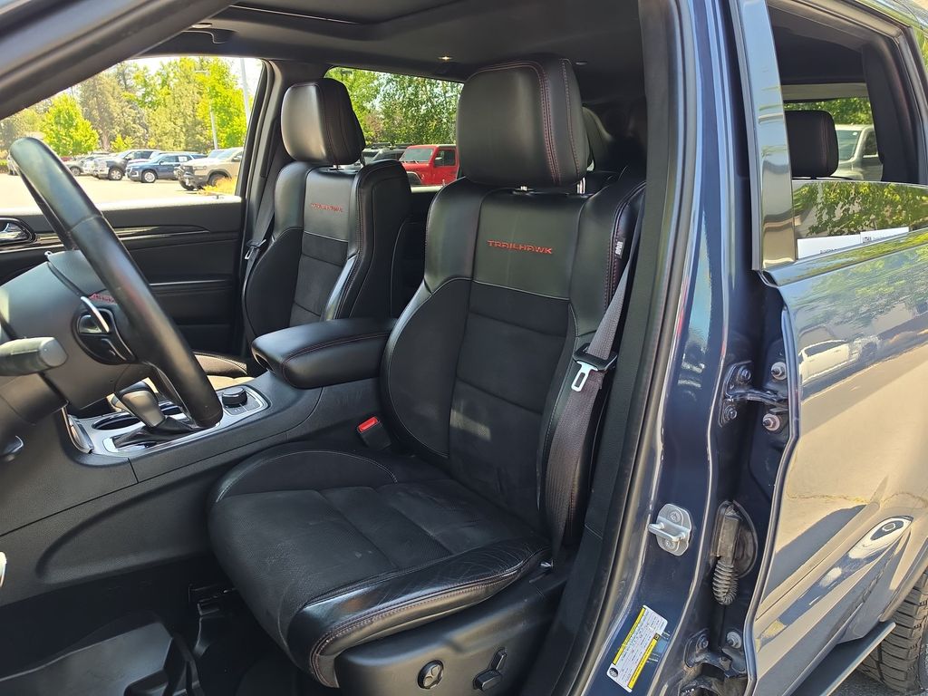 Thumbnail: 2020 Jeep Grand Cherokee - 8