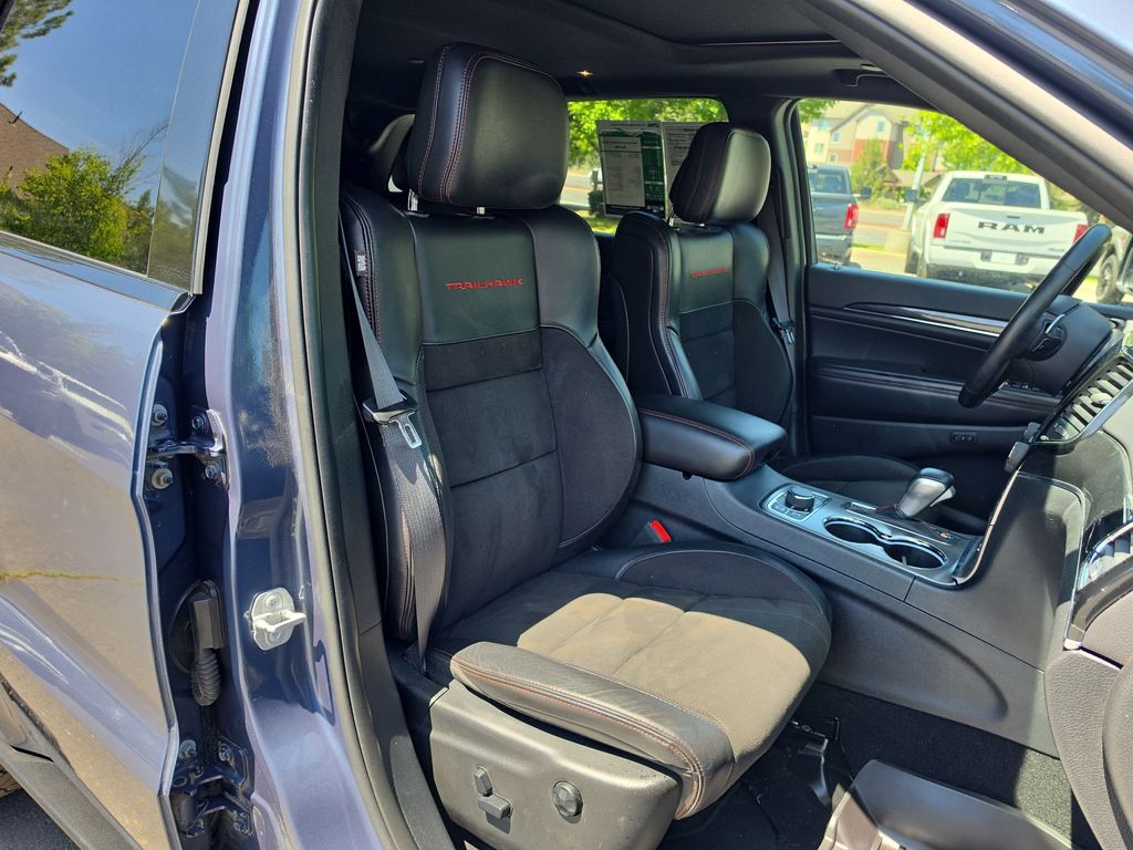 Thumbnail: 2020 Jeep Grand Cherokee - 9