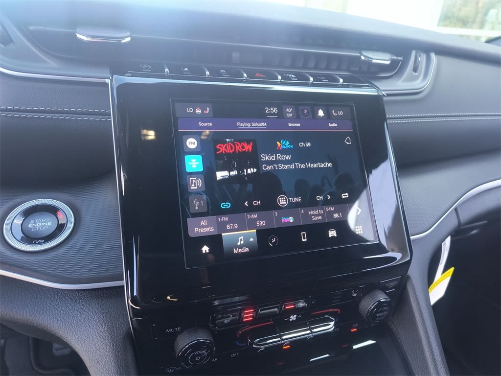 2025 Jeep Grand Cherokee Laredo 11
