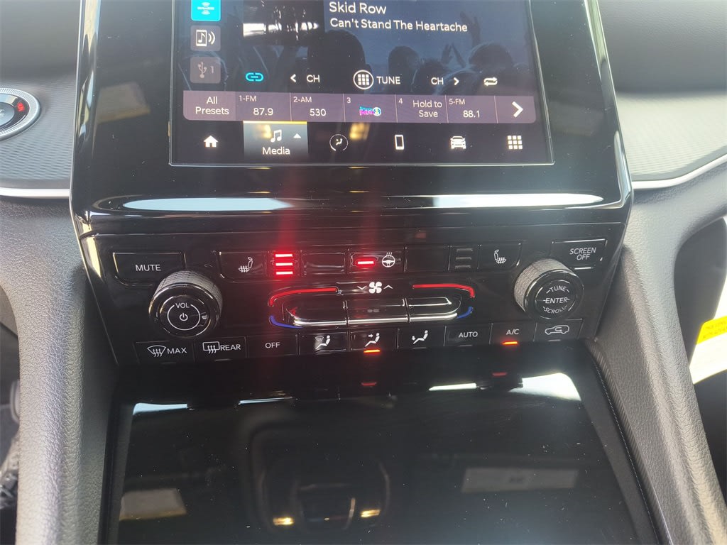 2025 Jeep Grand Cherokee Laredo 23