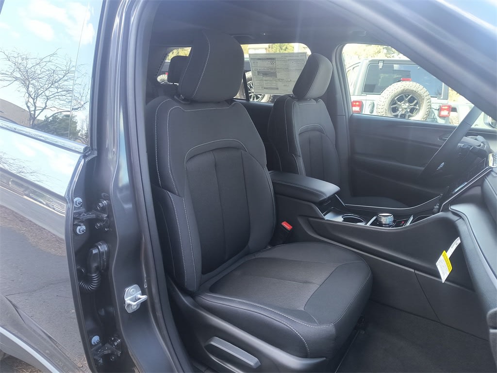 2025 Jeep Grand Cherokee Laredo 9