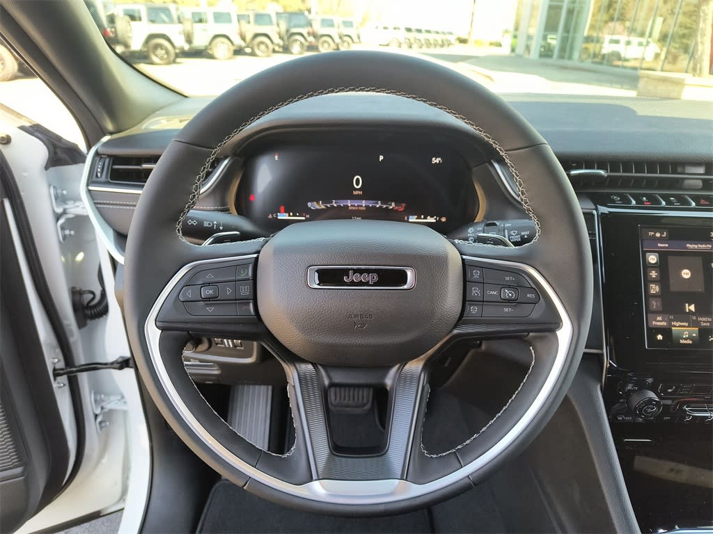 2025 Jeep Grand Cherokee Laredo 2