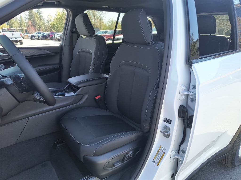 2025 Jeep Grand Cherokee Laredo 7