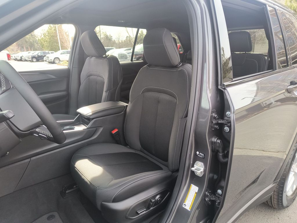 Thumbnail: 2026 Jeep Grand Cherokee - 7