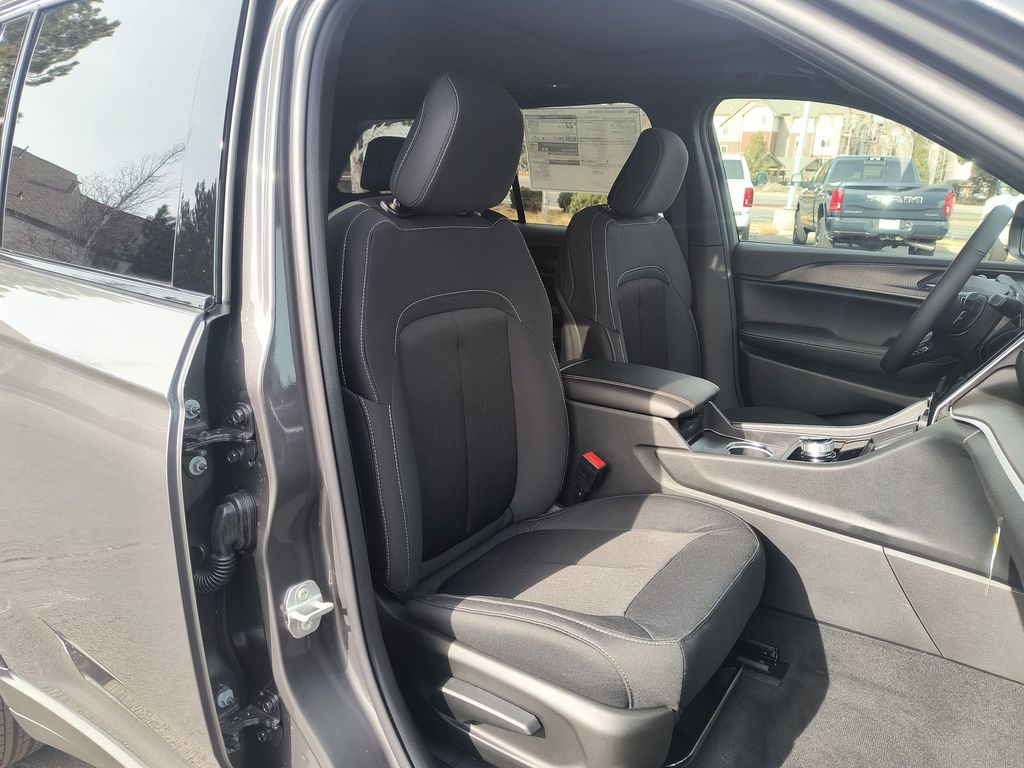 Thumbnail: 2026 Jeep Grand Cherokee - 8