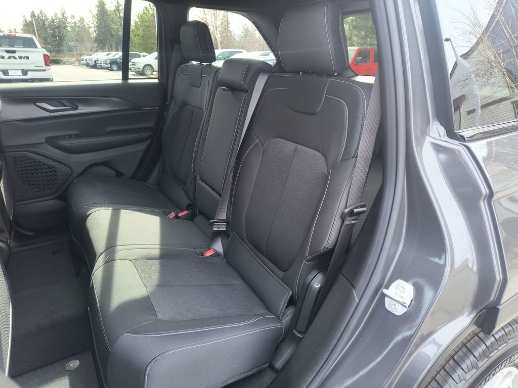 Thumbnail: 2026 Jeep Grand Cherokee - 9