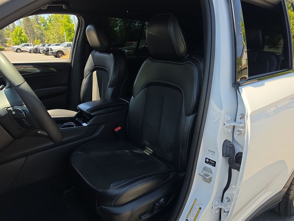 Thumbnail: 2023 Jeep Grand Cherokee - 7