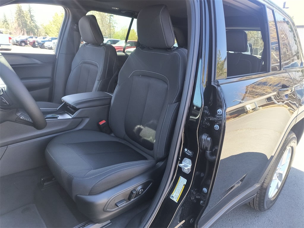 2025 Jeep Grand Cherokee Laredo 9