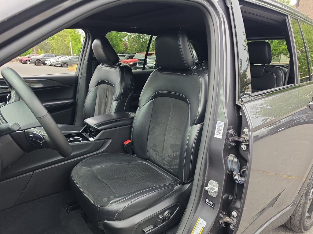 Thumbnail: 2023 Jeep Grand Cherokee - 8