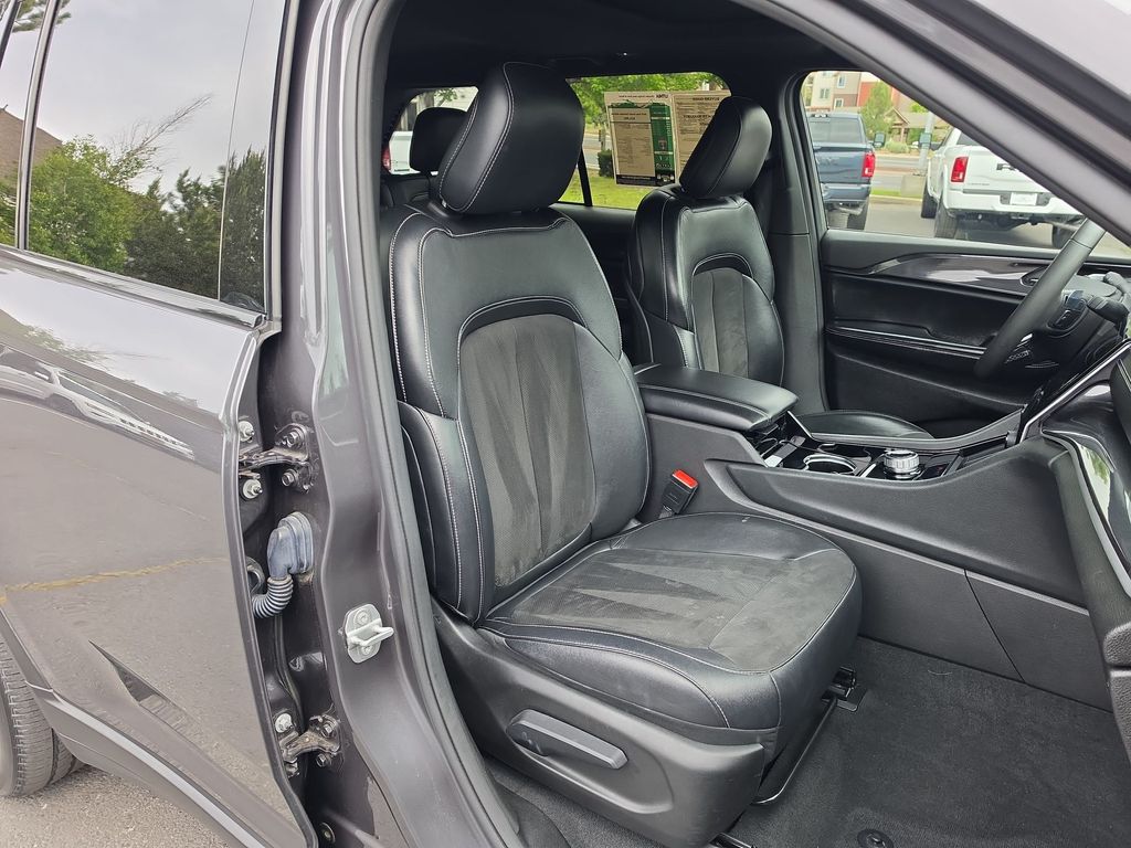 Thumbnail: 2023 Jeep Grand Cherokee - 9