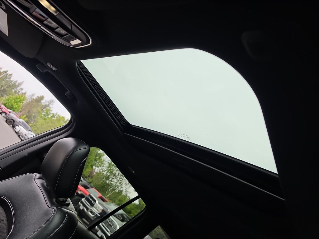 Thumbnail: 2023 Jeep Grand Cherokee - 25