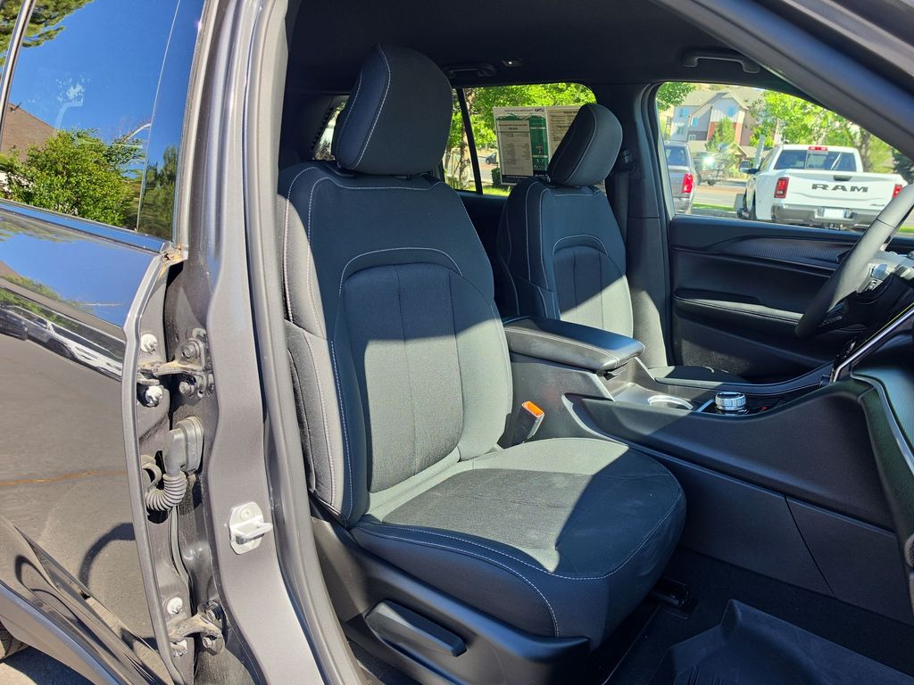 Thumbnail: 2025 Jeep Grand Cherokee - 9