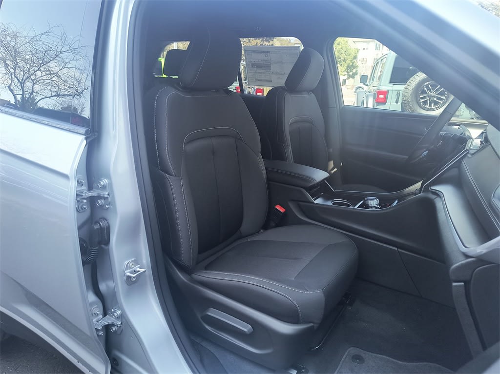 2025 Jeep Grand Cherokee Laredo 26