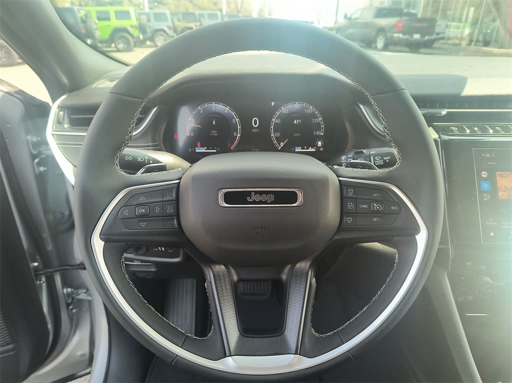 2025 Jeep Grand Cherokee Laredo 2
