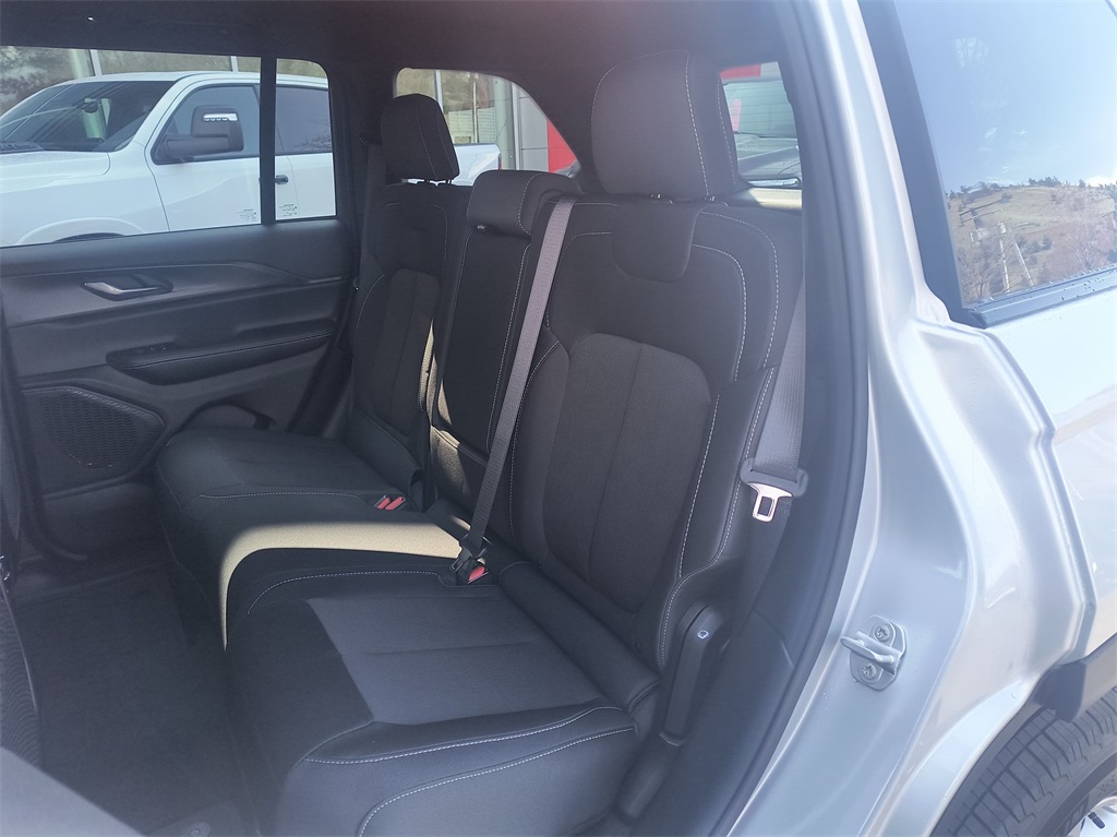 2025 Jeep Grand Cherokee Laredo 10
