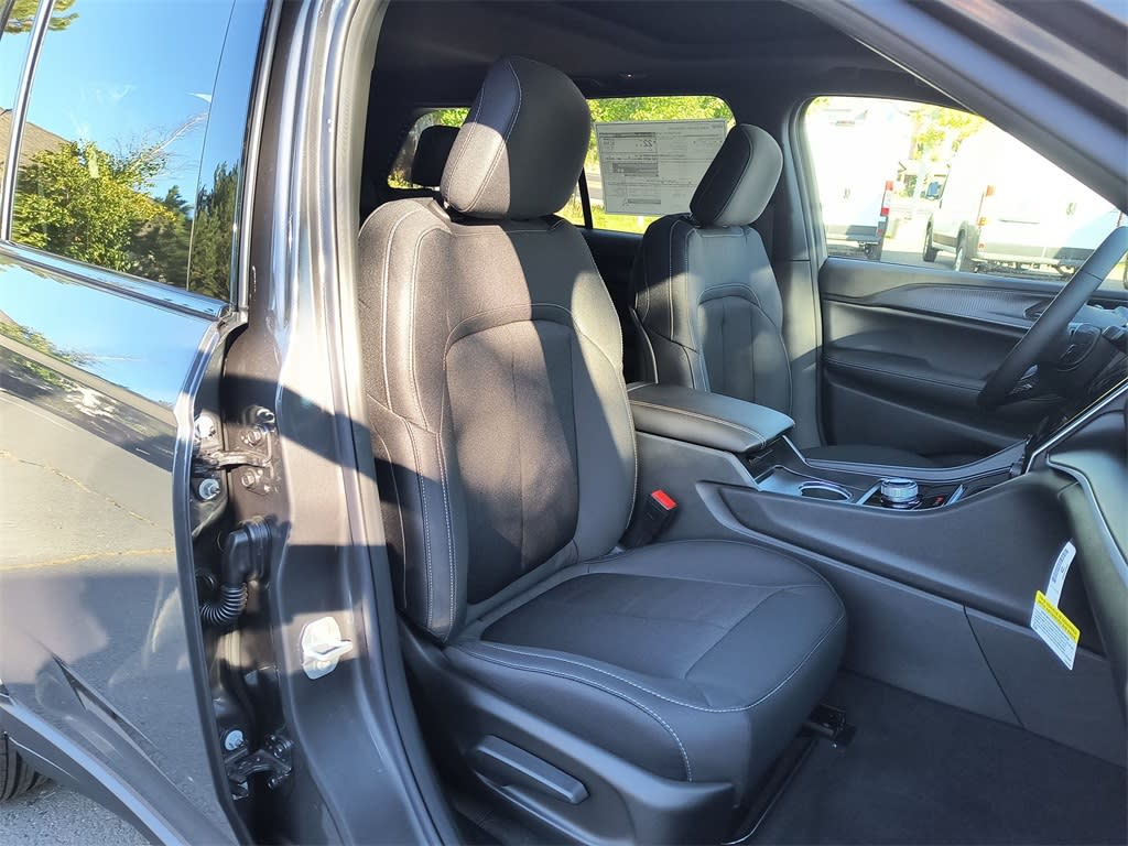 Thumbnail: 2025 Jeep Grand Cherokee - 25