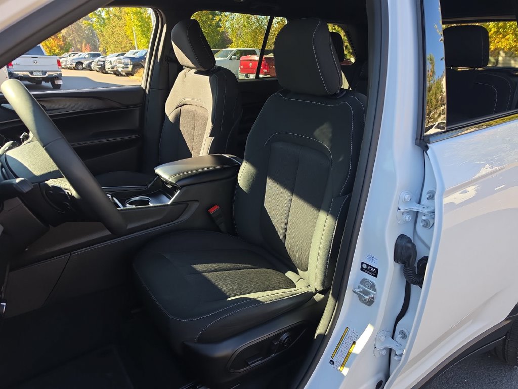 Thumbnail: 2025 Jeep Grand Cherokee - 7