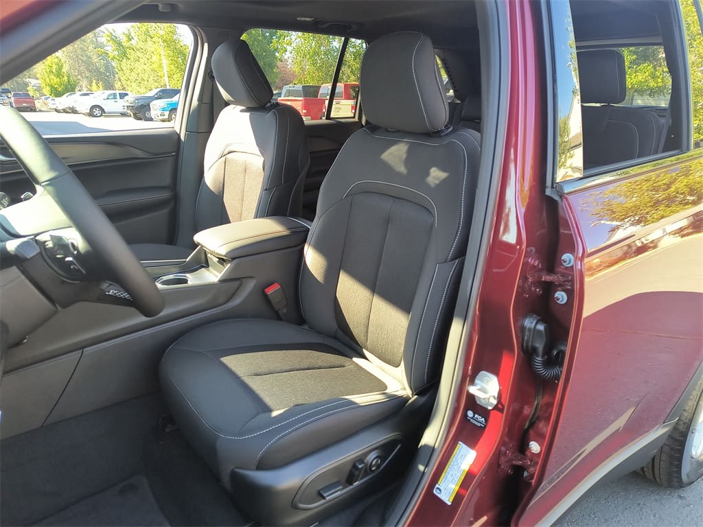 Thumbnail: 2025 Jeep Grand Cherokee - 8