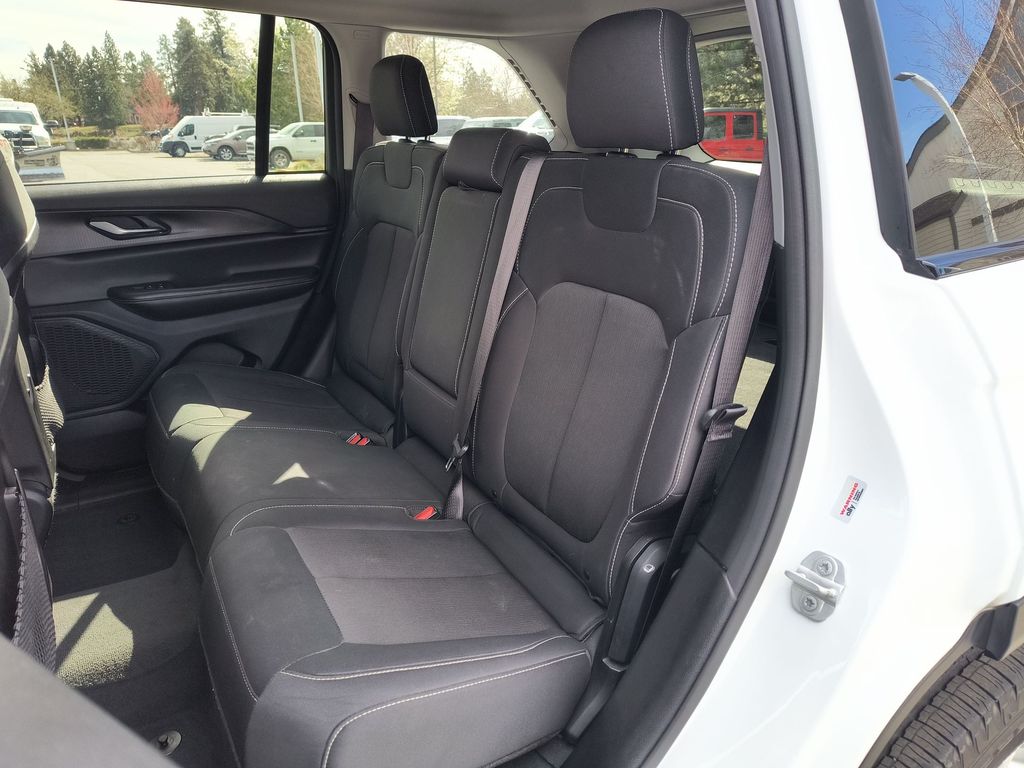 Thumbnail: 2023 Jeep Grand Cherokee - 10