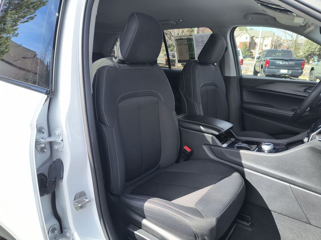 Thumbnail: 2023 Jeep Grand Cherokee - 9