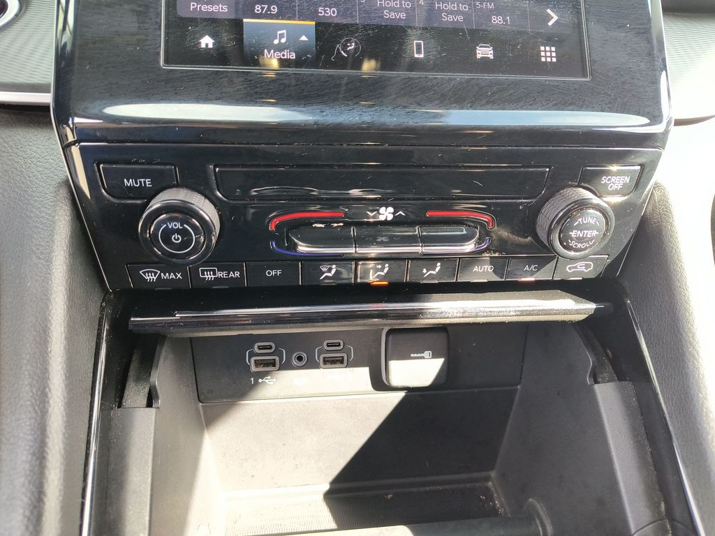 Thumbnail: 2023 Jeep Grand Cherokee - 23