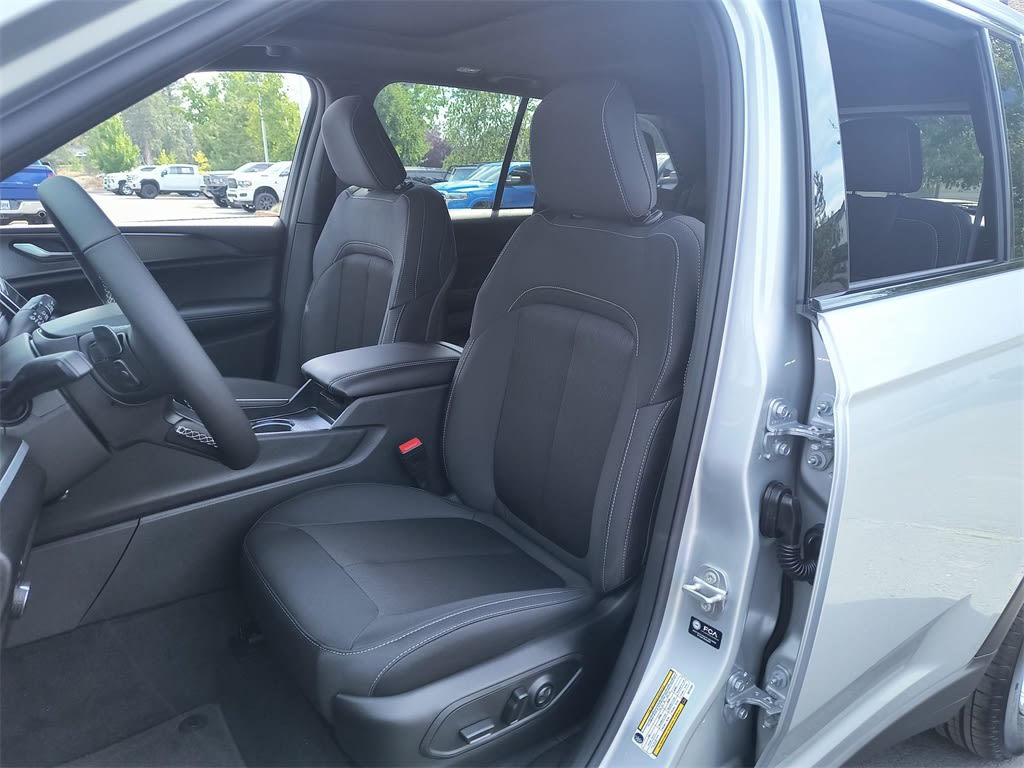 Thumbnail: 2025 Jeep Grand Cherokee - 7