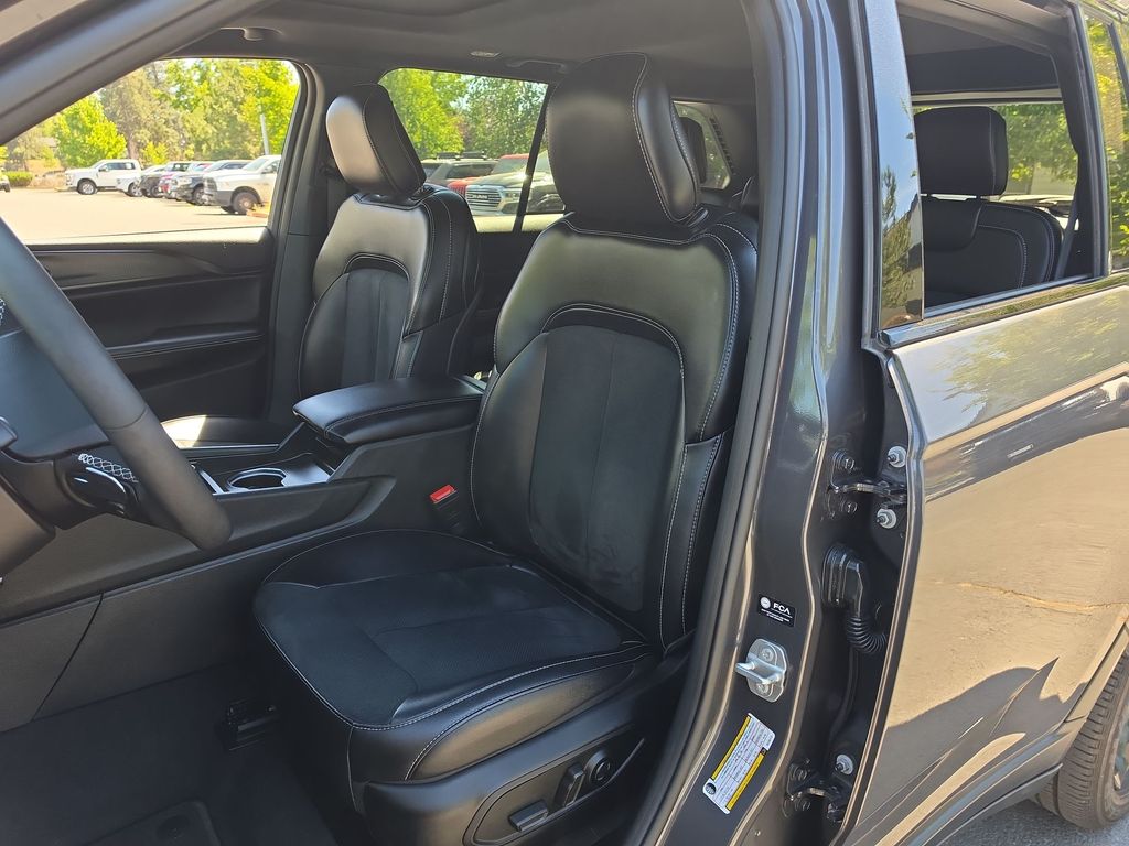 Thumbnail: 2024 Jeep Grand Cherokee - 9