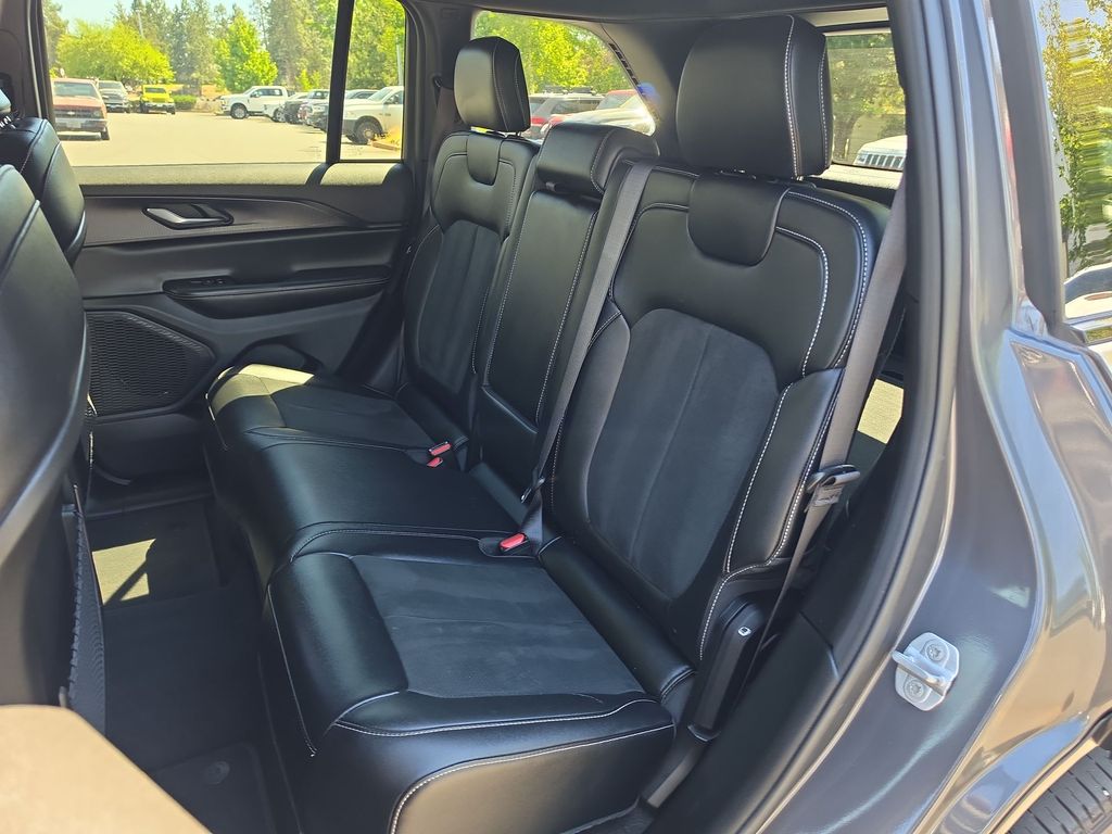 Thumbnail: 2024 Jeep Grand Cherokee - 25