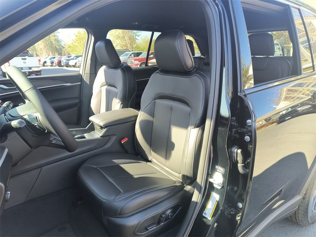 Thumbnail: 2025 Jeep Grand Cherokee - 8
