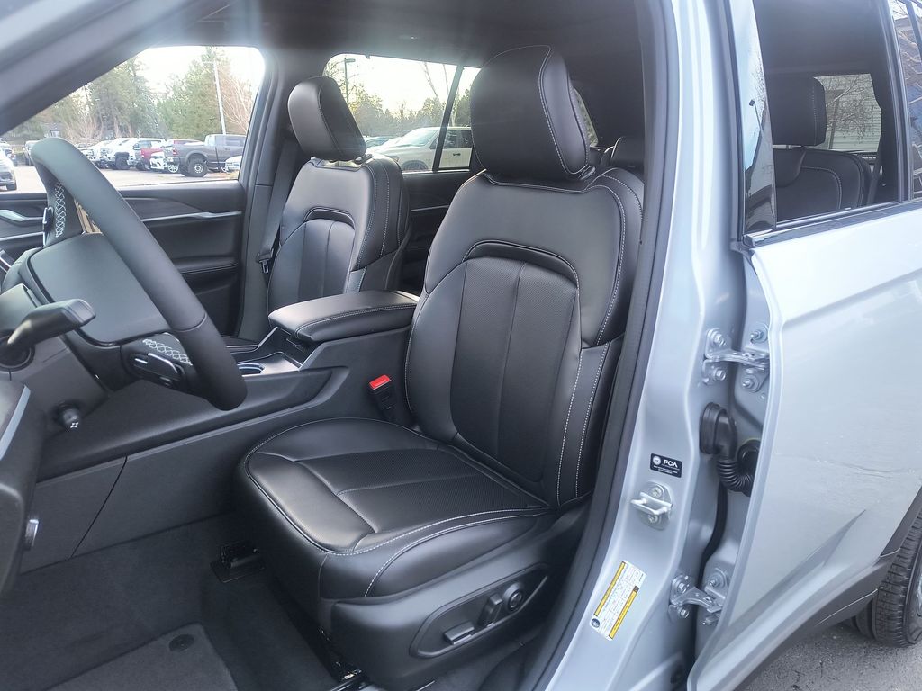 Thumbnail: 2025 Jeep Grand Cherokee - 7