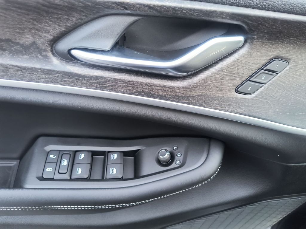 Thumbnail: 2025 Jeep Grand Cherokee - 21