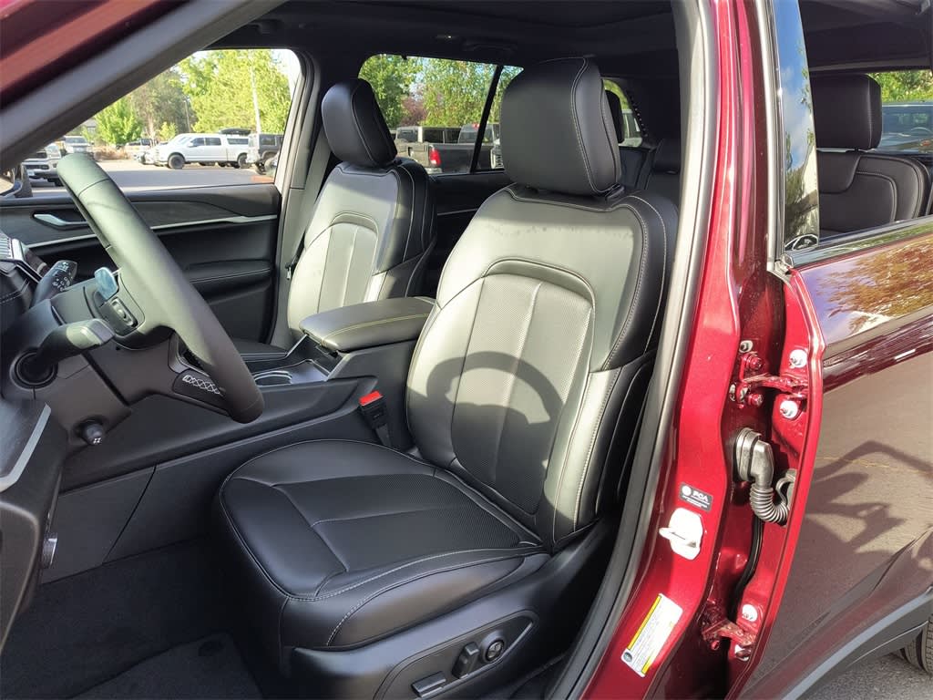 Thumbnail: 2025 Jeep Grand Cherokee - 8