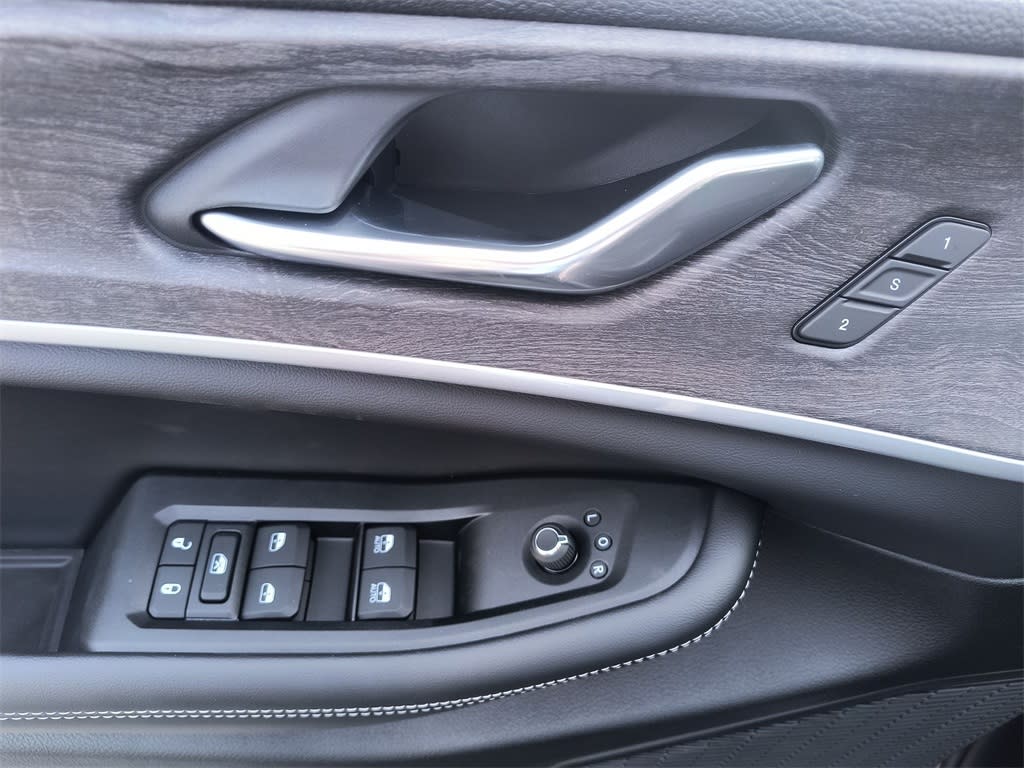 2025 Jeep Grand Cherokee Limited Edition 21