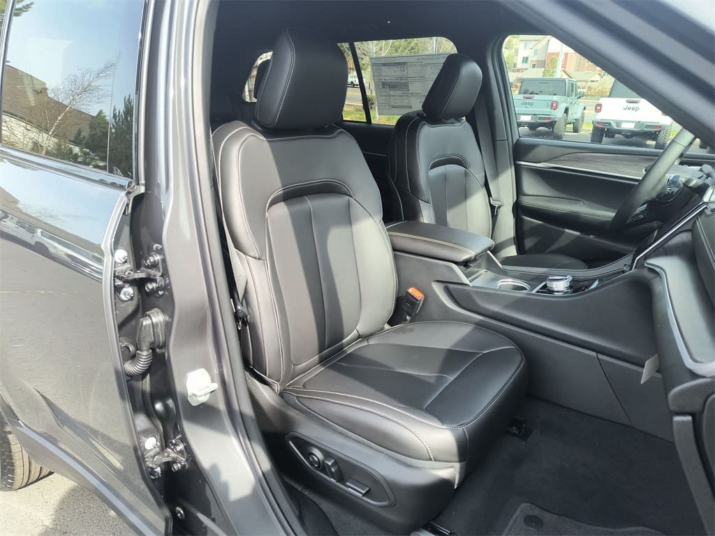2025 Jeep Grand Cherokee Limited Edition 10
