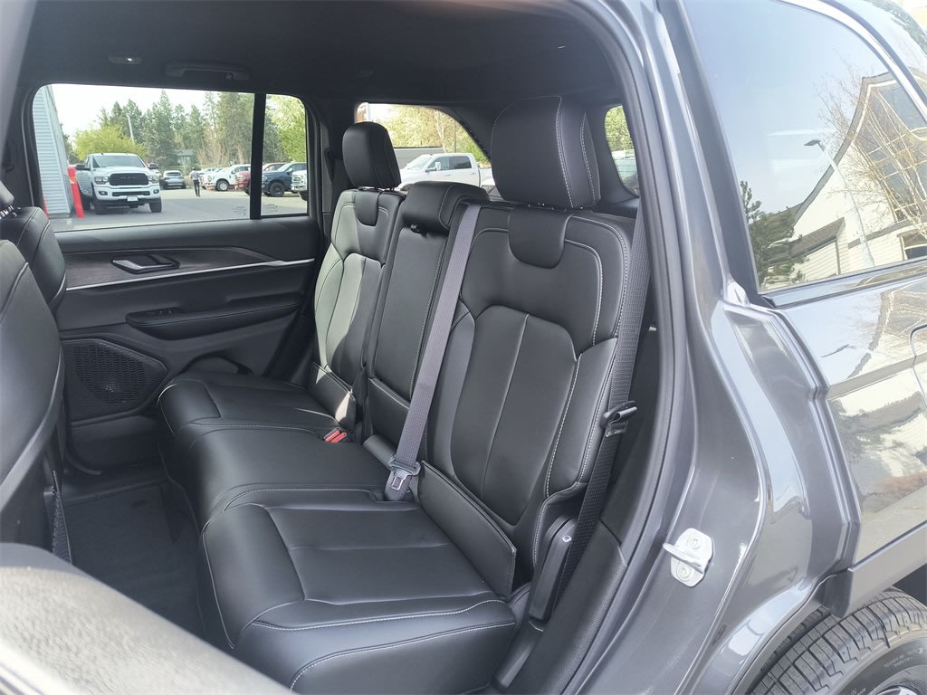 2025 Jeep Grand Cherokee Limited Edition 11