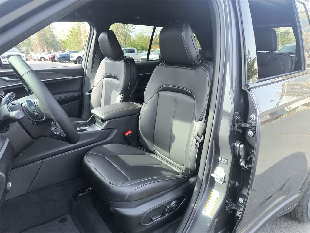 2025 Jeep Grand Cherokee Limited Edition 9