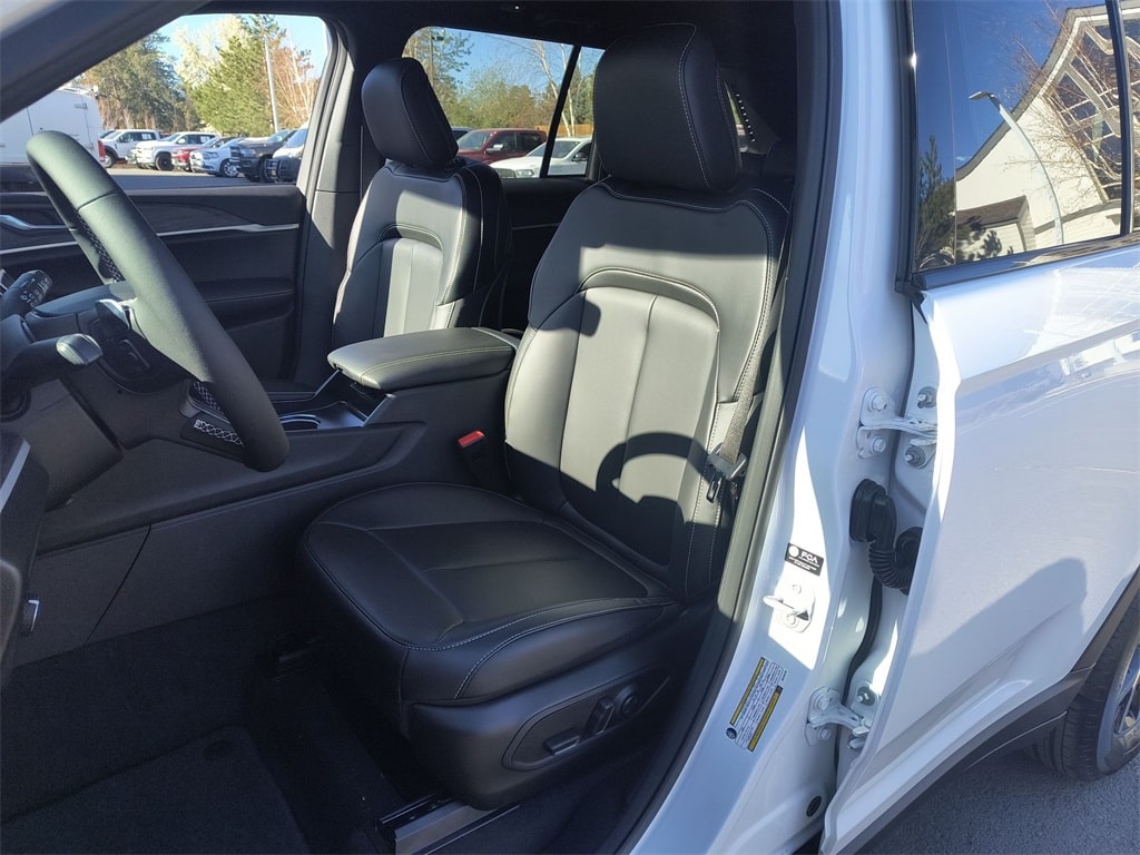 2025 Jeep Grand Cherokee Limited Edition 8