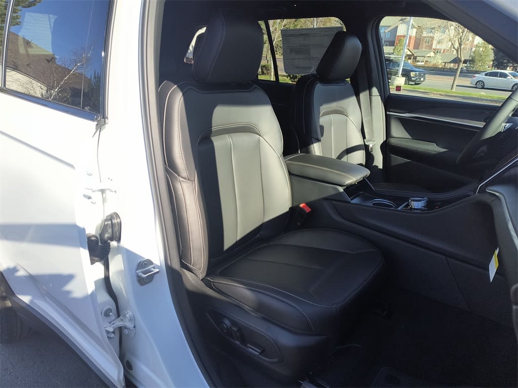 2025 Jeep Grand Cherokee Limited Edition 9