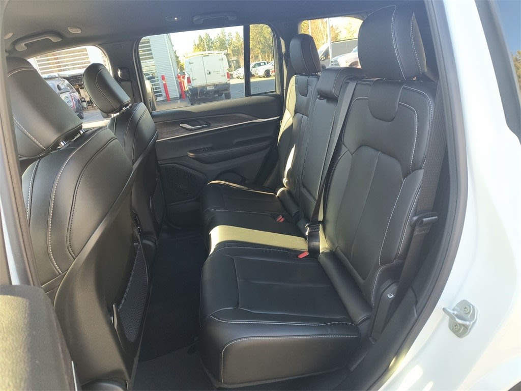 2025 Jeep Grand Cherokee Limited Edition 10