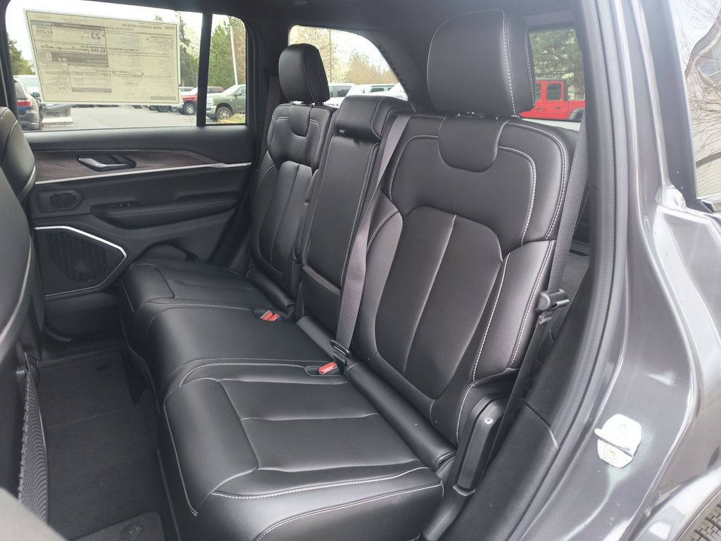 Thumbnail: 2026 Jeep Grand Cherokee - 9