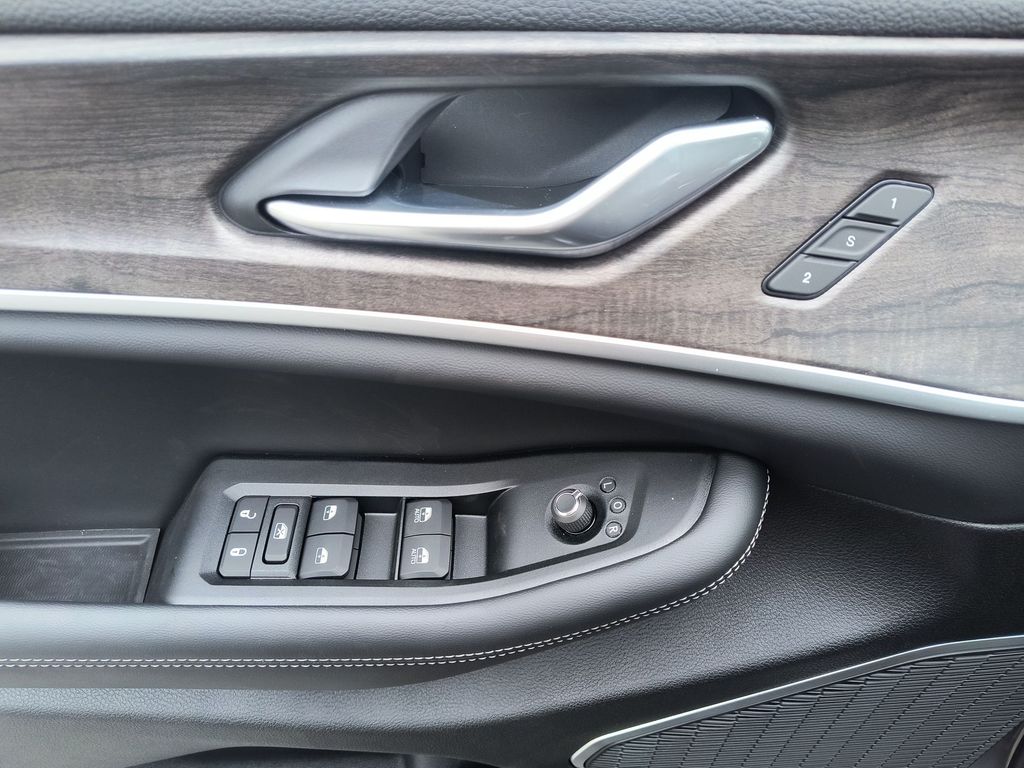 Thumbnail: 2026 Jeep Grand Cherokee - 21